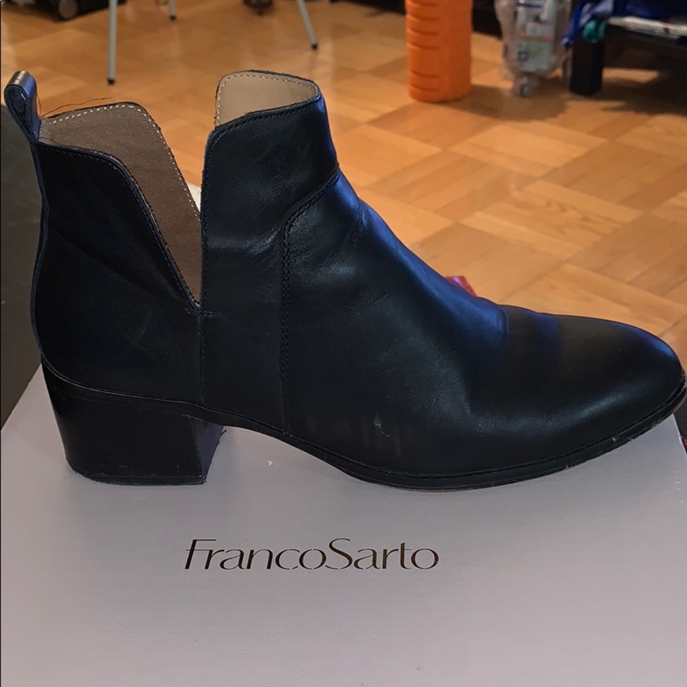 Super cute black booties